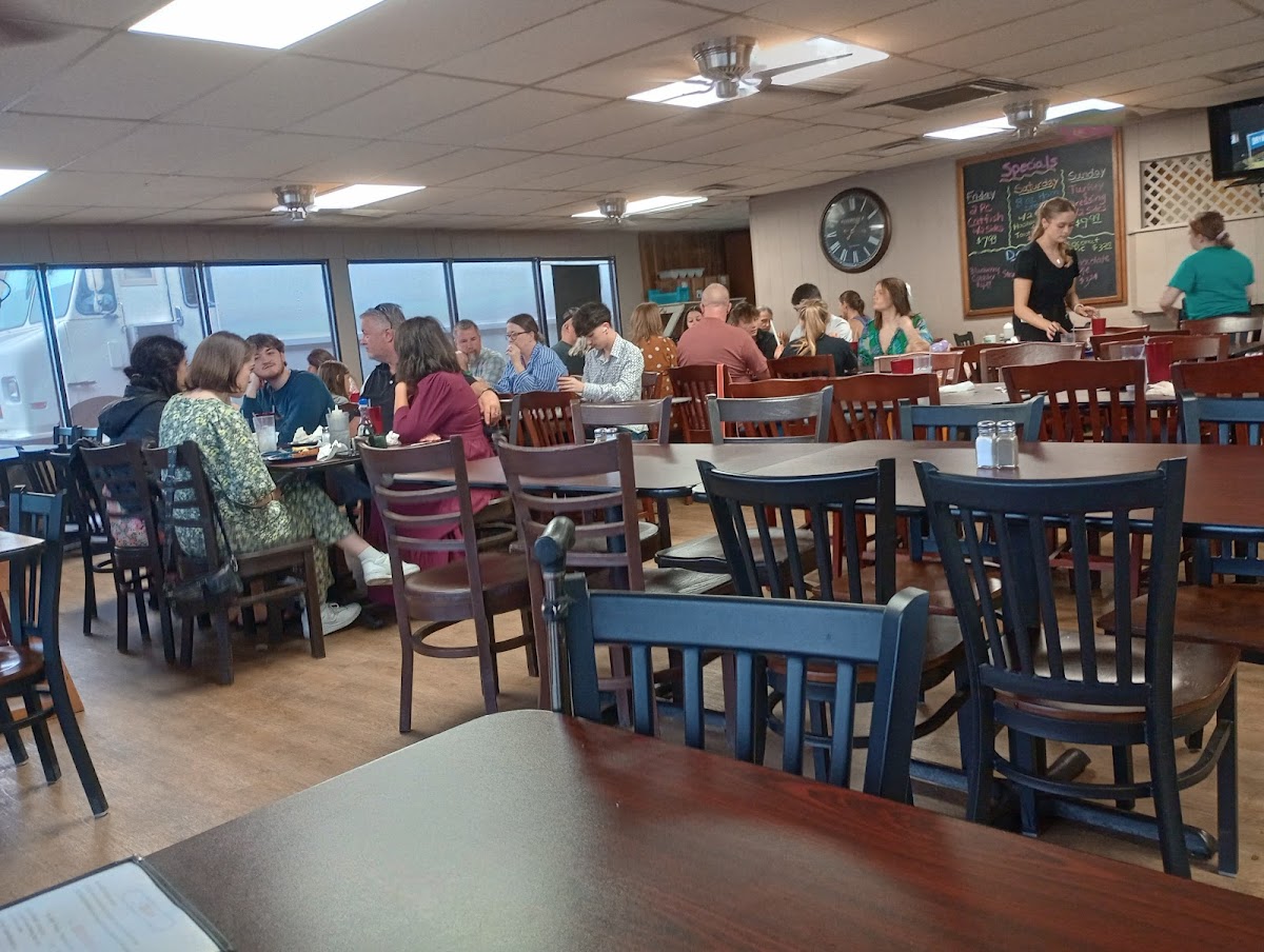 Lewis' Family Restaurant-3